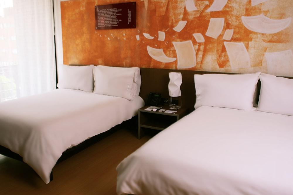 Hotel Viaggio Nueve Tres ボゴタ エクステリア 写真